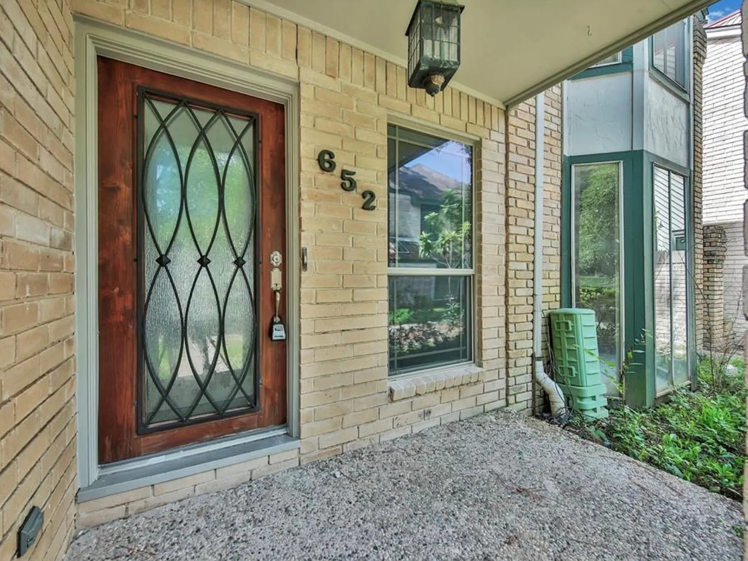2 bed, 2.5 bath, 2056 sqft, $2,400 — Photo 3