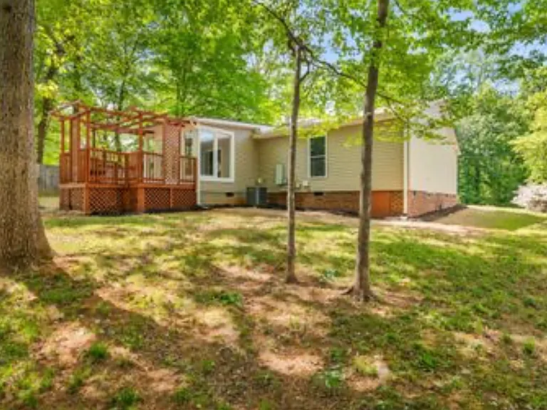 102 Cornwallis Dr — Photo 15