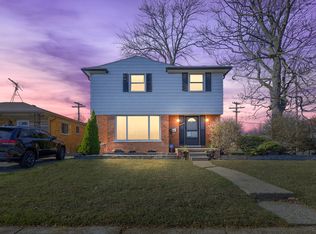 31245 Kelly Rd, Fraser, MI 48026