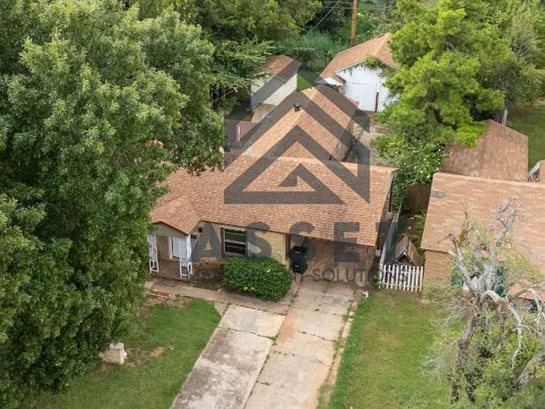 316 E Harmon Dr — Photo 5