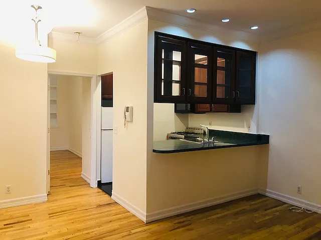 112 W 72nd St APT 5E photo 1