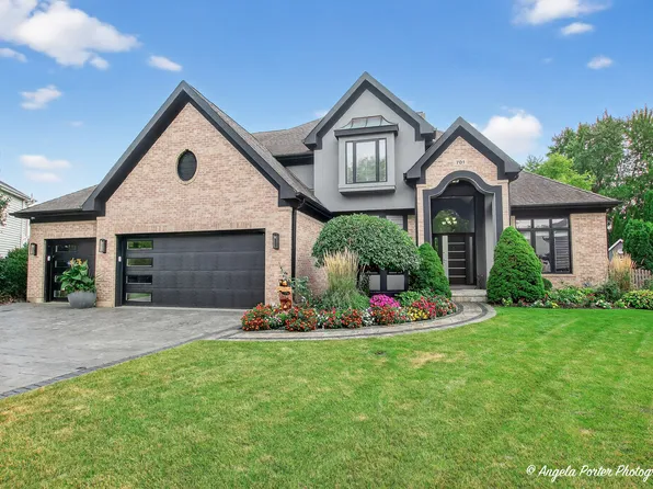 701 Caitlin Ct, Grayslake, IL 60030