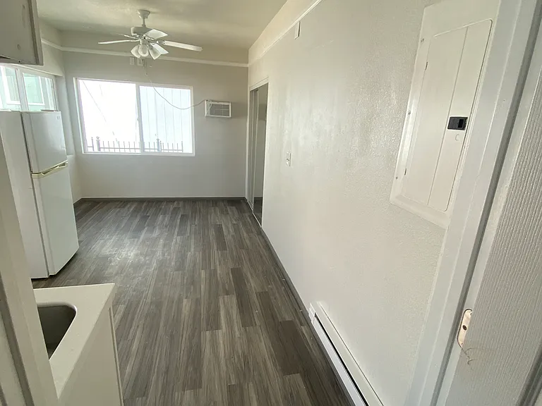 971 W Main St #D — Photo 3