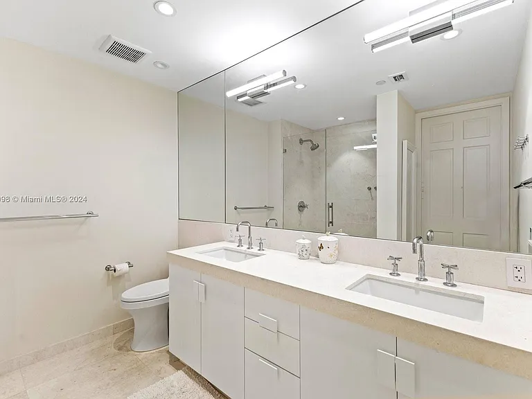 5221 Fisher Island Dr #5221 — Photo 36