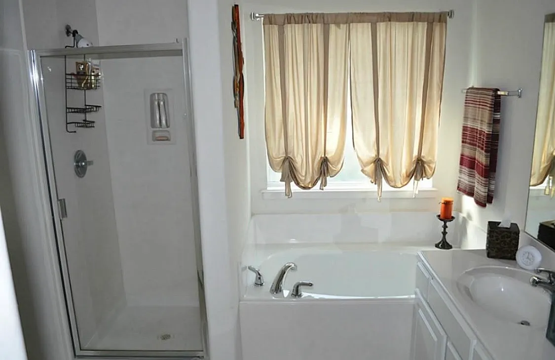 3 bed, 1537 sqft, $1,950 — Photo 2