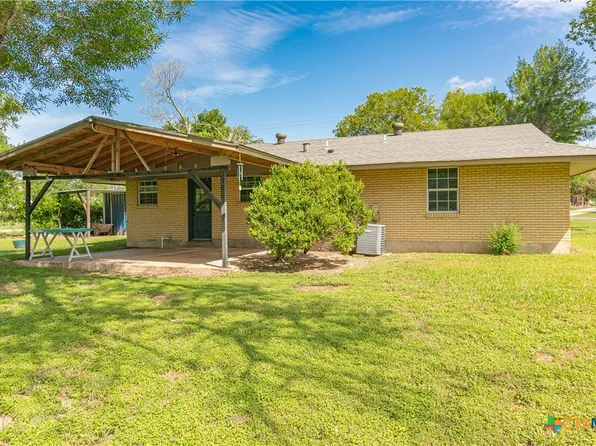 133 Country Acres Dr, Seguin, TX 78155
