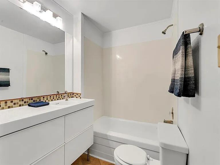 2400 Shannon Rd #2400 — Photo 8
