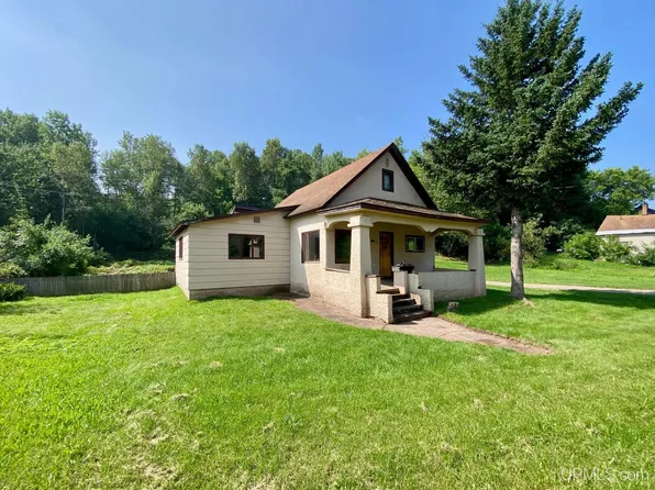 337 W Johnson St, Ishpeming, MI 49849