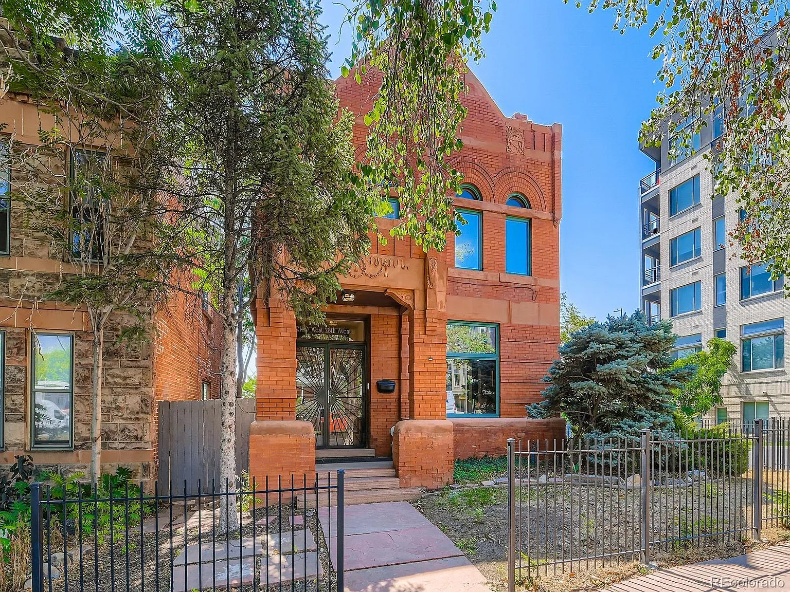 3 bed, 3.0 bath, 3549 sqft, $5,250 — Photo 3