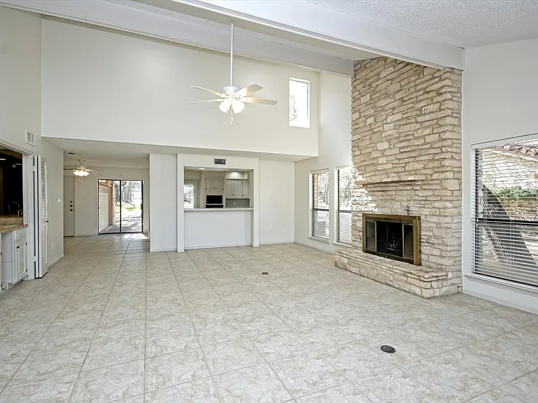 105 Crescent Blf — Photo 6