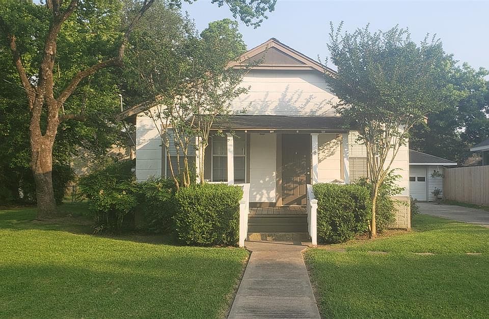 1st image of 707 Clarence St