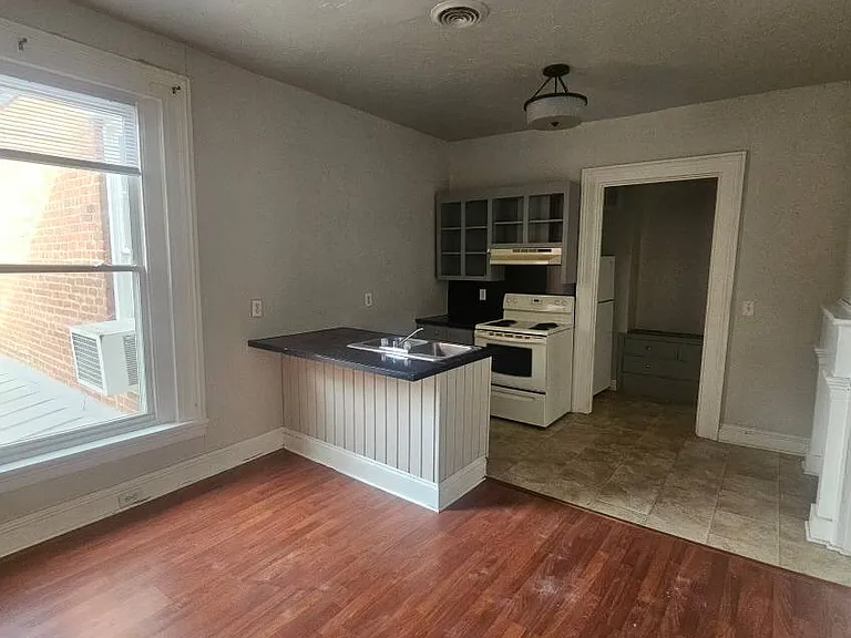424 W Washington St #C — Photo 2