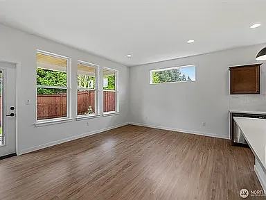 3 bed, 1663 sqft, $3,650 — Photo 3
