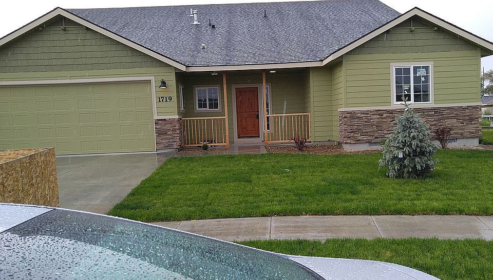 2nd image of 1719 S Kansas Pl
