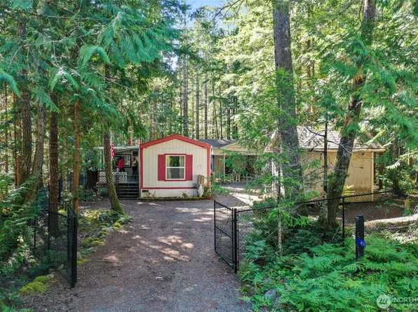 451 N Mount Jupiter Drive, Hoodsport, WA 98548