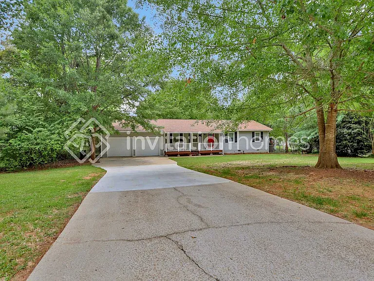 4812 Hemlock Dr SE — Photo 1