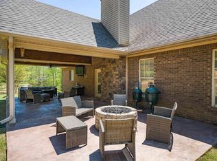 55 Deer Cove Cir, Springville, AL 35146