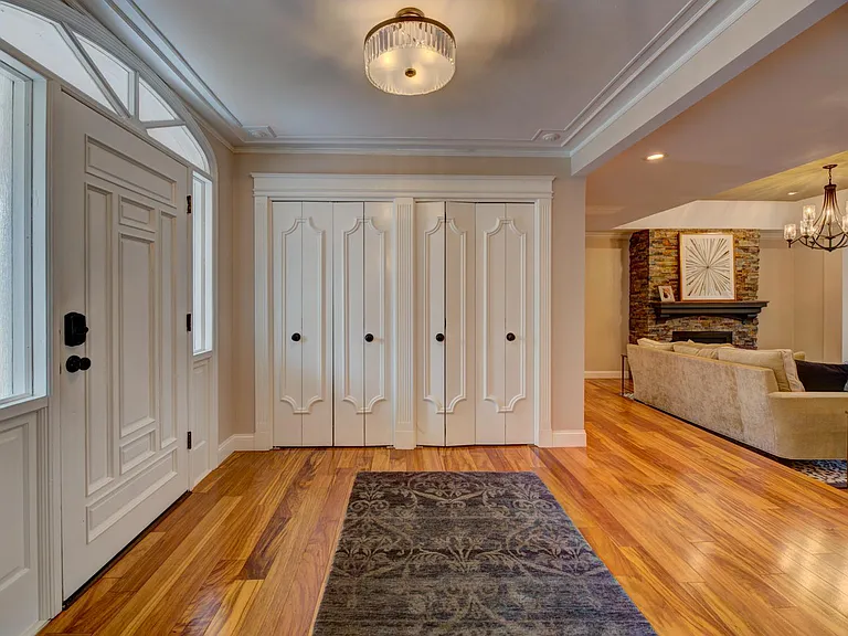 10490 Frontenac Woods Ln — Photo 11