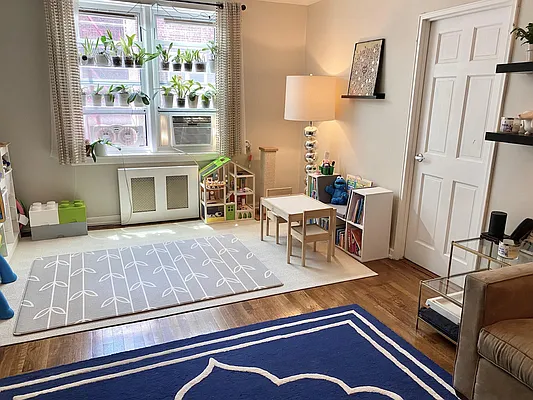 Sold by Universal Realty Group | media 15