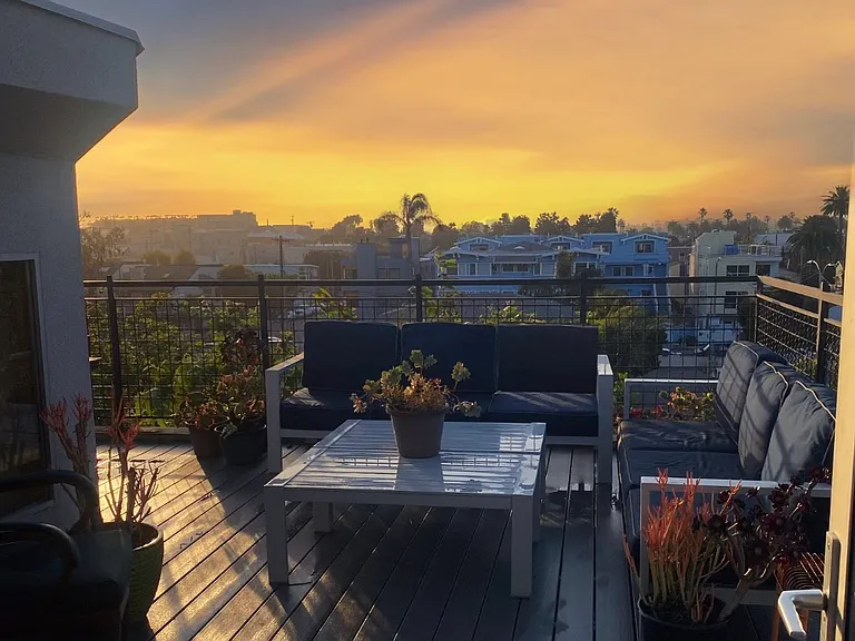 208 S Venice Blvd #B — Photo 37
