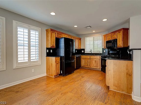 4th image of 2677 Begonia Valley Ave