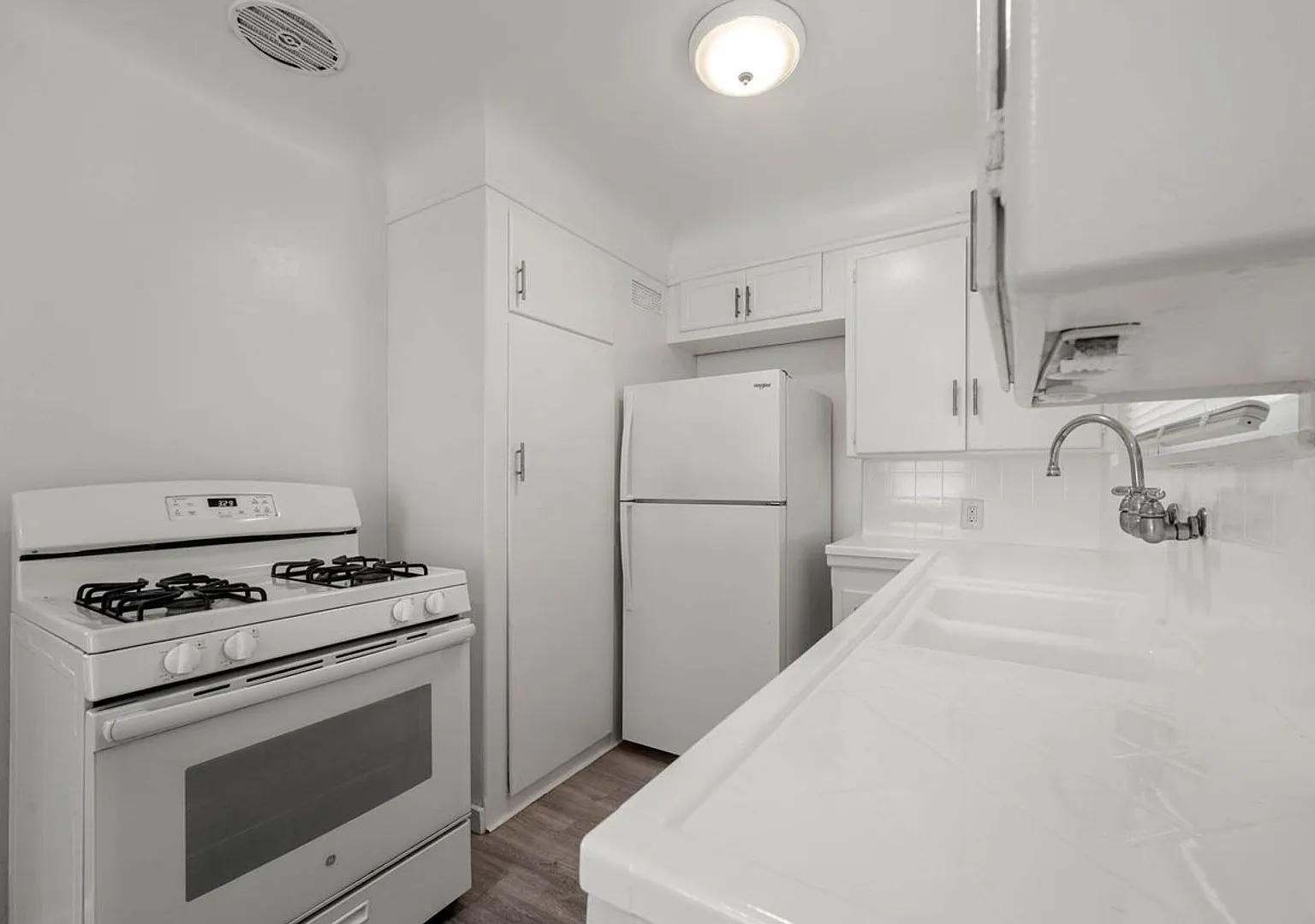 6036 10th Ave — Photo 3