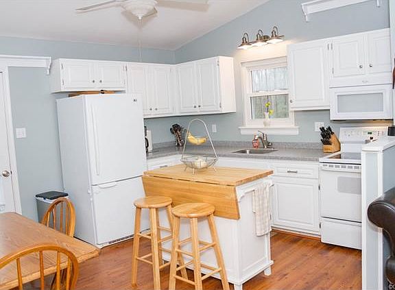 5th image of 8029 Kenmore Dr