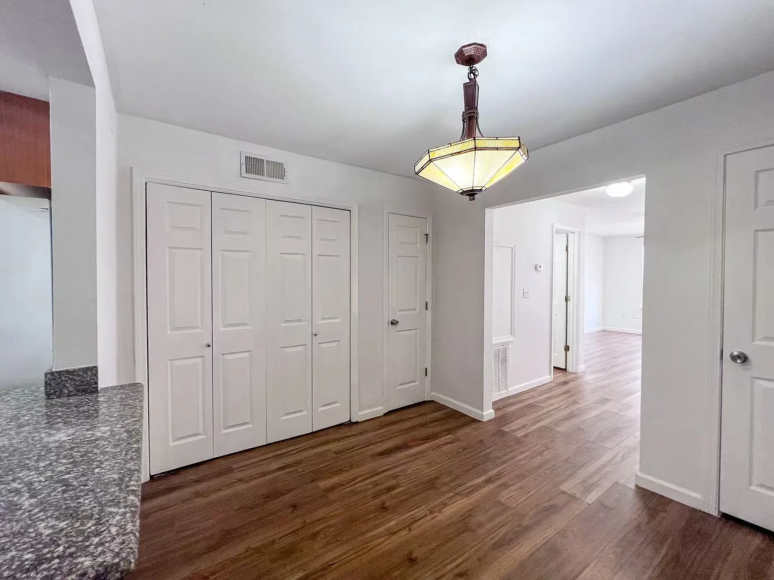 807 Vouray Dr — Photo 4