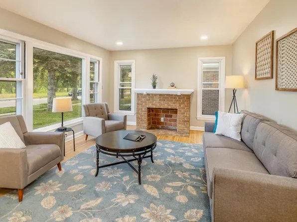 5325 West Lincoln Creek DRIVE, Milwaukee, WI 53218