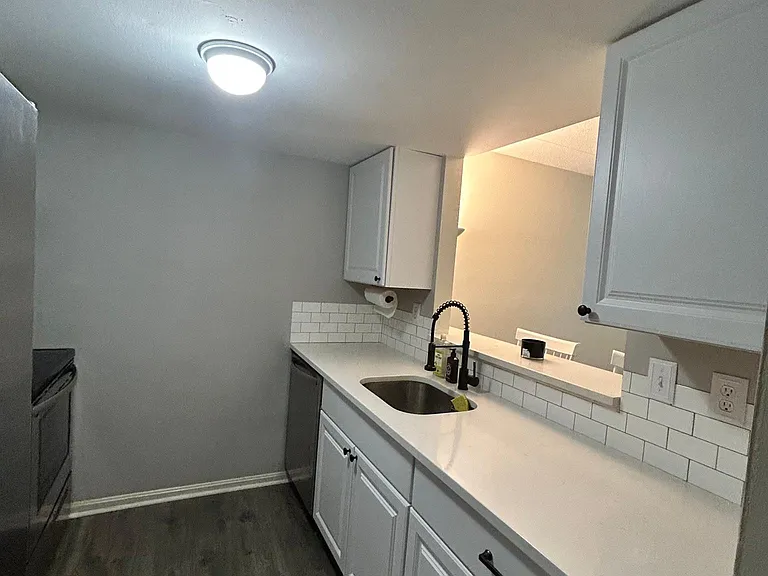 644 Newbridge Ct — Photo 12