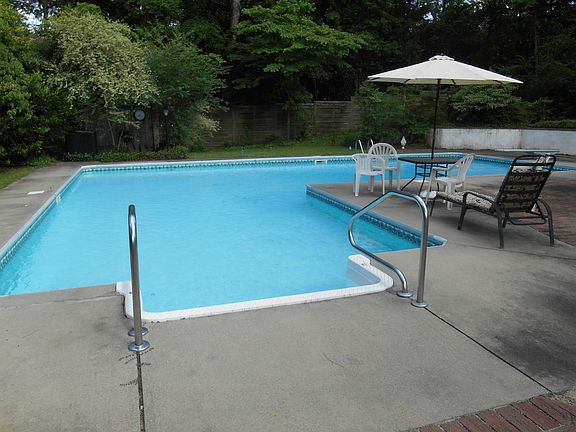 3rd image of 1310 Moultrie Dr