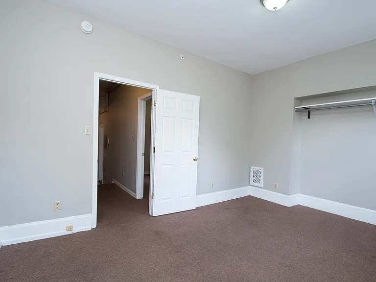 4125 Woodland Ave — Photo 9