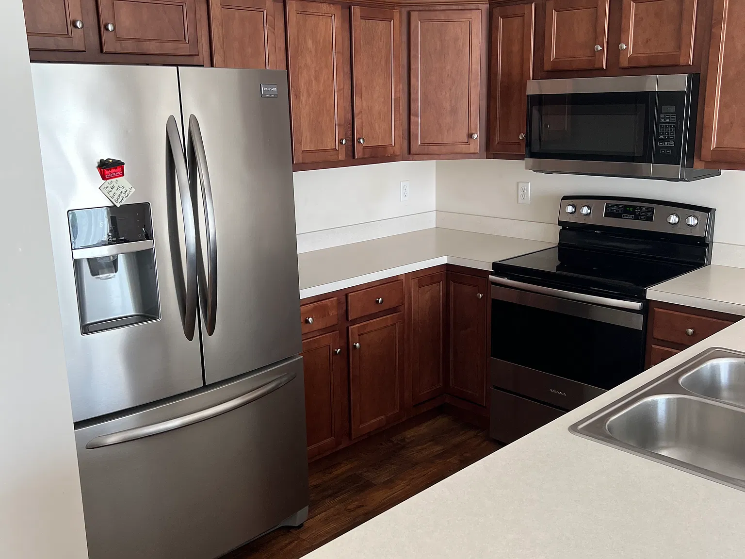 3 bed, 2.5 bath, 1424 sqft, $1,850 — Photo 3