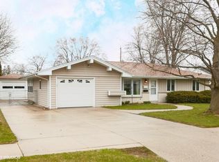 1024 Roosevelt Dr, West Bend, WI 53090