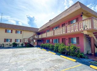 932 W Kalmia Dr, West Palm Beach, FL 33403
