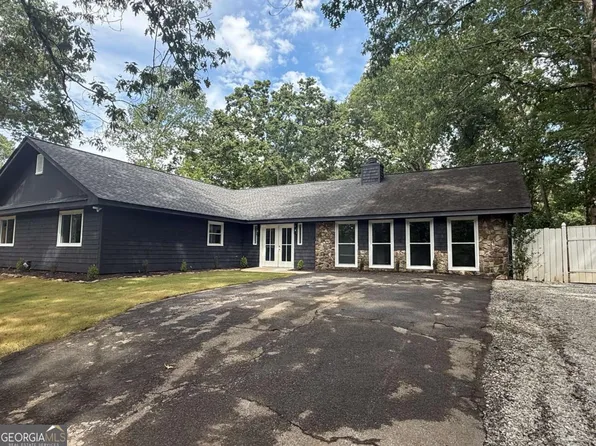 3420 Point View Cir, Gainesville, GA 30506