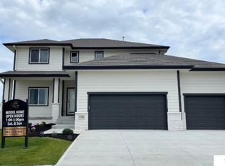 21702 Hampton Dr, Gretna, NE 68028