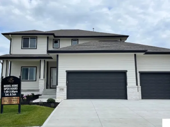 21702 Hampton Dr, Gretna, NE 68028