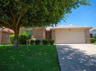 1441 Castle Ridge Rd, Fort Worth, TX 76140