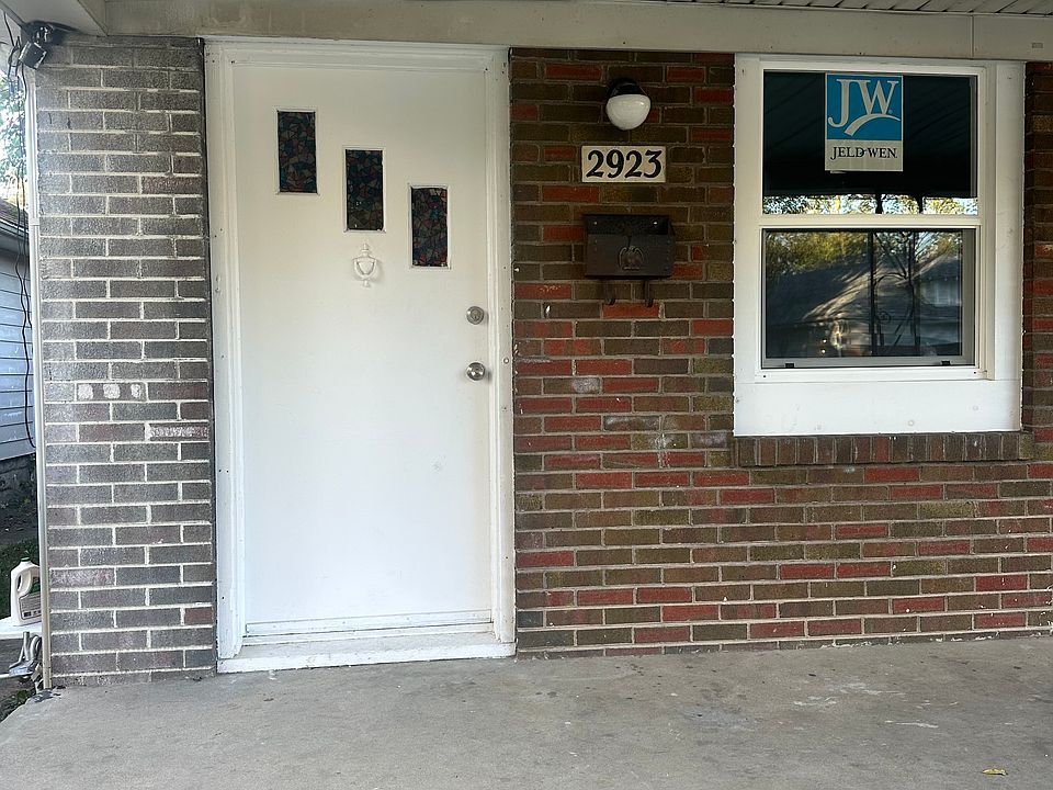 1st image of 2921 E 18th St #2923