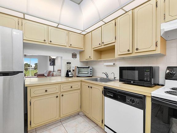 5th image of 7807 Golf Cir Drive #308
