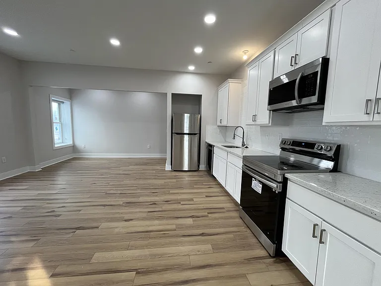 515 E Washington St #4 — Photo 1
