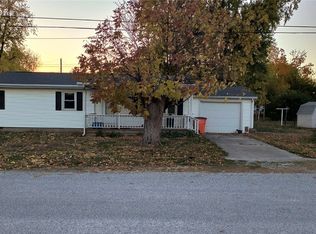 425 S Polk St, Sullivan, IL 61951