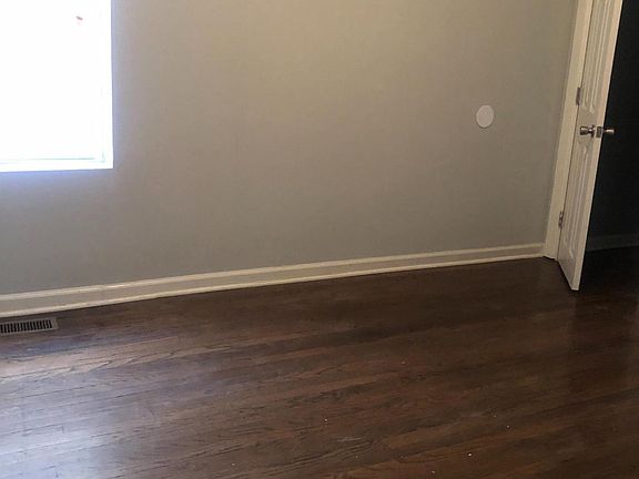 5th image of 7917 S Escanaba Ave #1