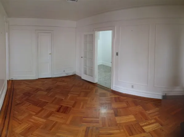 3169 34th St, Astoria, NY 11106