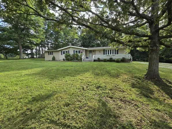 15827 N McCauley Ln, Mount Vernon, IL 62864