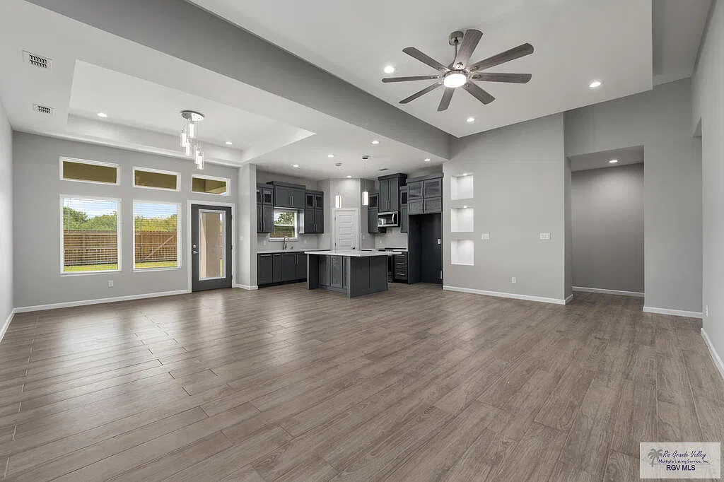 4 bed, 3.0 bath, 2023 sqft, $3,200 — Photo 3