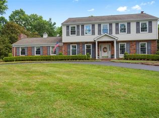 374 Conway Lake Dr, Saint Louis, MO 63141