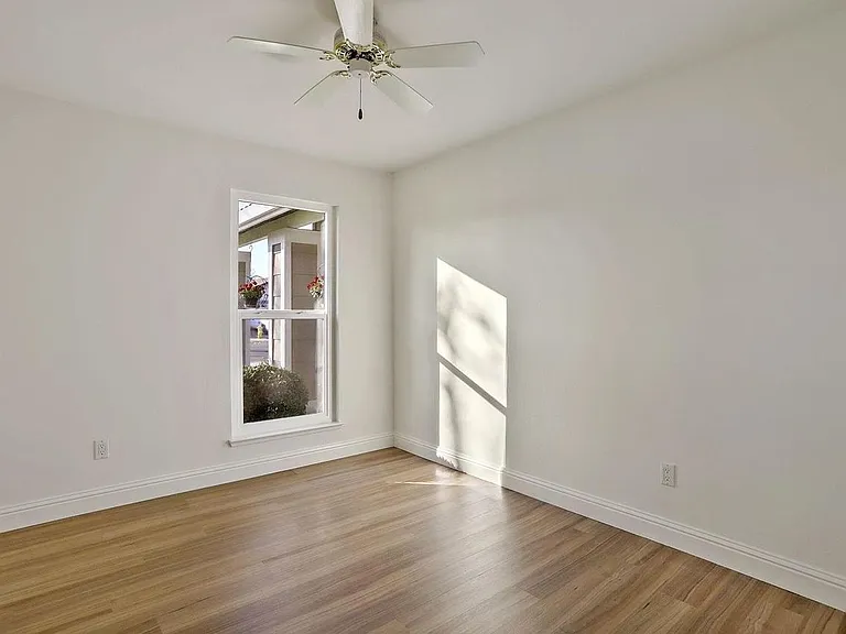 485 Mahogany Ln — Photo 10