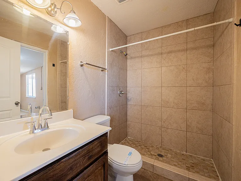2130 W Cortez St — Photo 14
